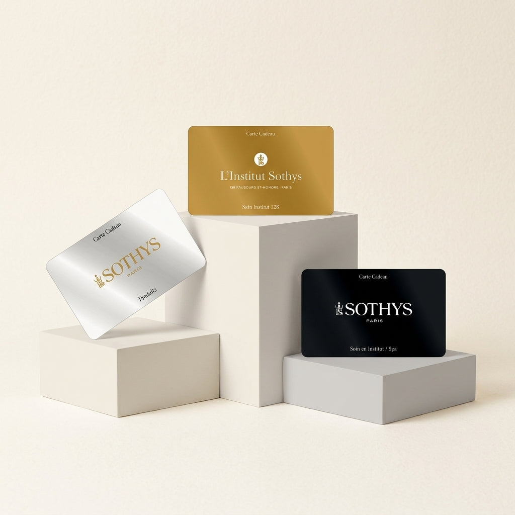 Cartes cadeaux Sothys présentées sur des cubes blancs